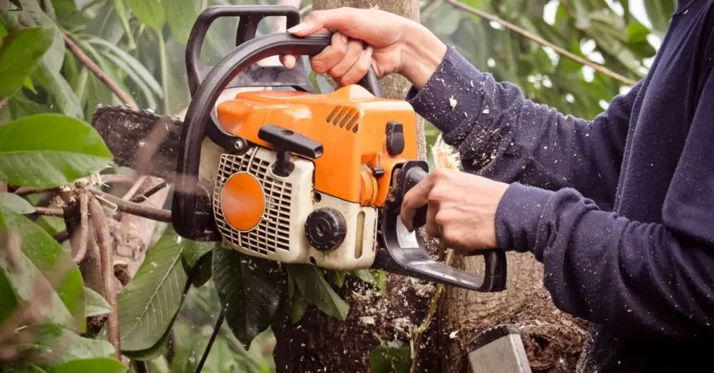 Does a chainsaw take mixed gas