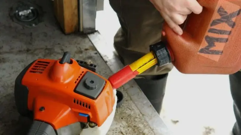 How to mix gas for chainsaw setup