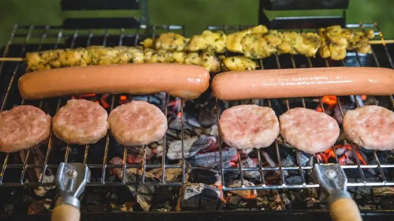 Dicas para hambúrgueres grelhados no carvão suculentos e saborosos