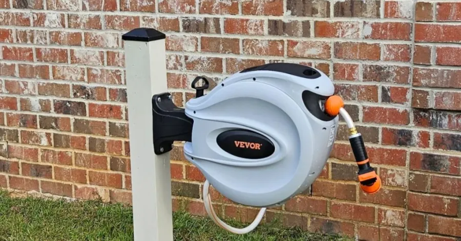 How does a hose reel work​