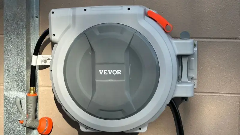 Wall-mounted Hose Reel