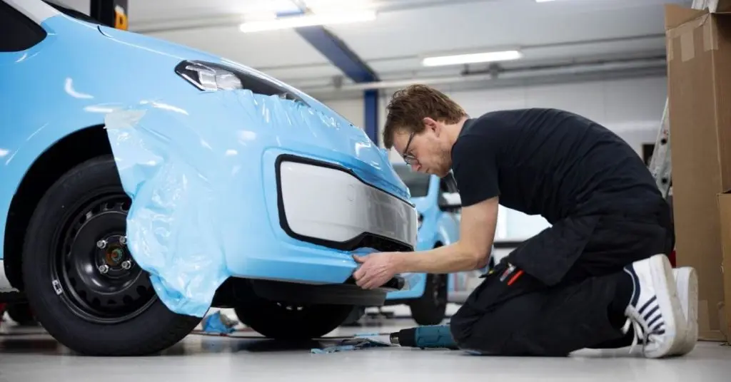 Quanto costa la riparazione del paraurti di un'auto?