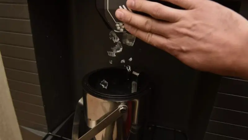 Perché le macchine per il ghiaccio migliorano l'esperienza in hotel