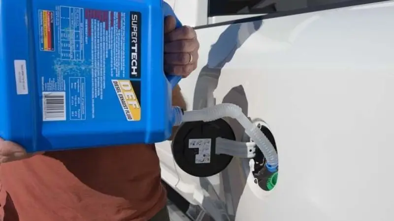 Cosa fare quando si aggiunge DEF al serbatoio del gasolio