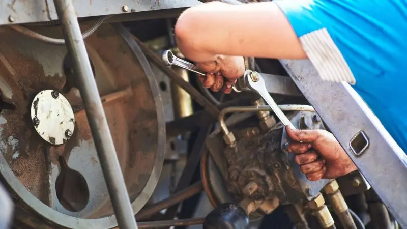 How to repair a diesel fuel tank
