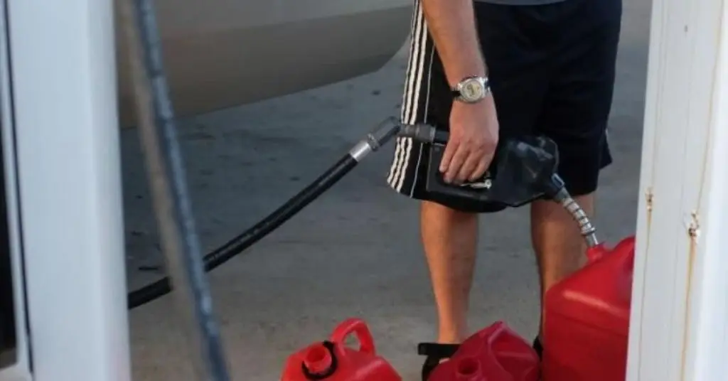 Hvor skal bærbare benzintanke fyldes