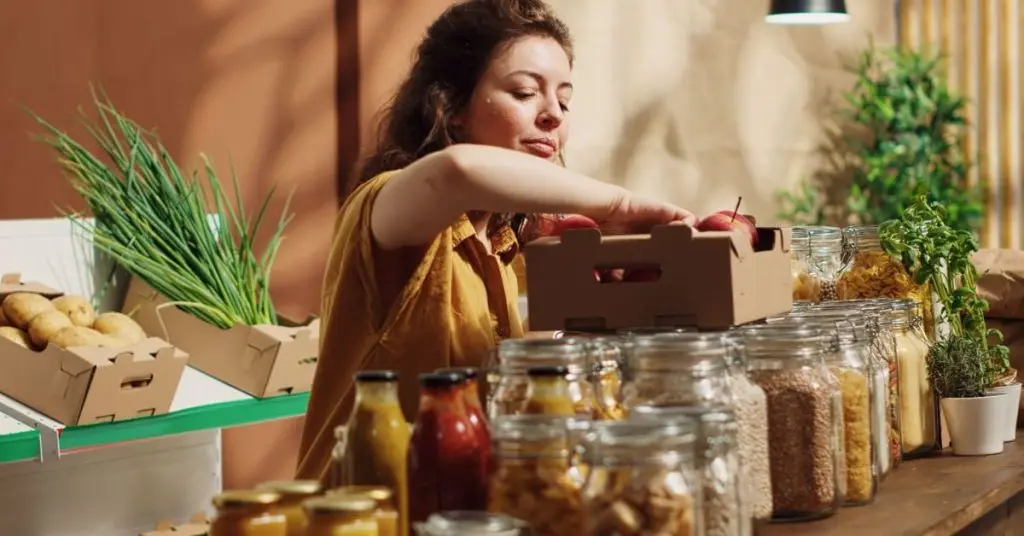 أشتري البقالة بكميات كبيرة. كيف يمكنني تخزينها بأمان؟