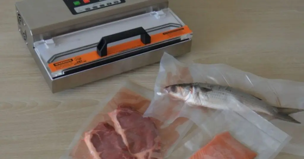 ما هي أفضل طريقة لتغليف الأطعمة الرطبة؟