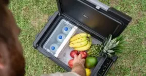 how does a 12v car fridge work