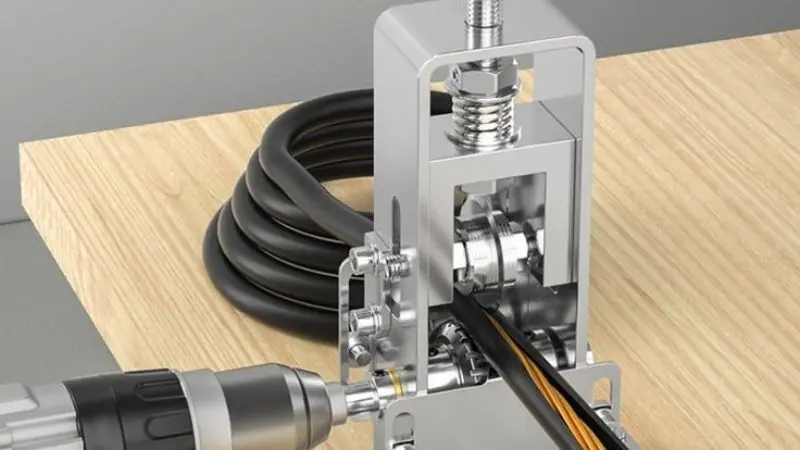 Tools for stripping a large number of wires