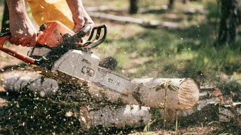 What happens if you use the wrong fuel in a chainsaw