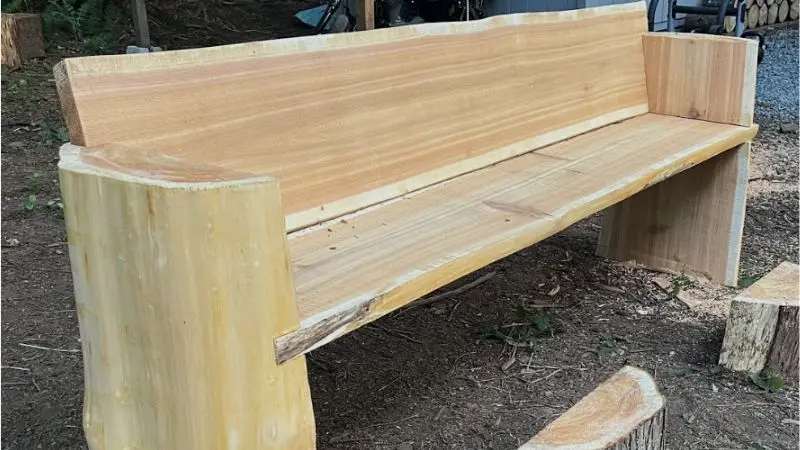 How to assemble and secure a chainsaw log bench