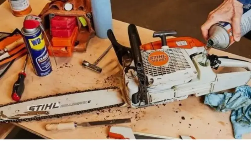 How to mix gas for a chainsaw