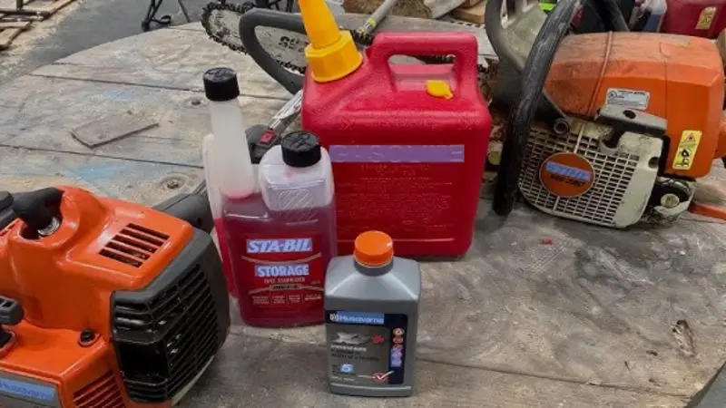  How to store and handle mixed fuel for chainsaws