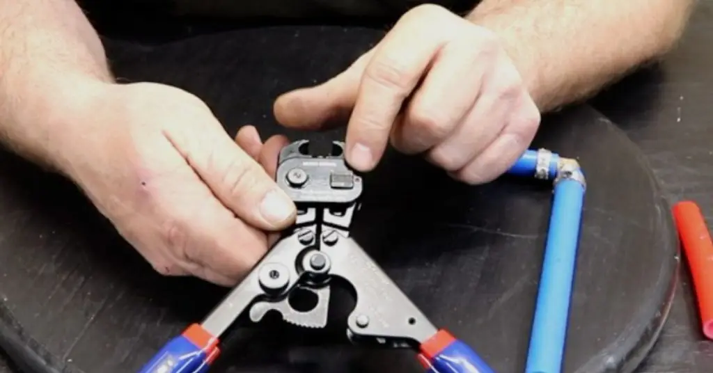 how to adjust the PEX crimping tool
