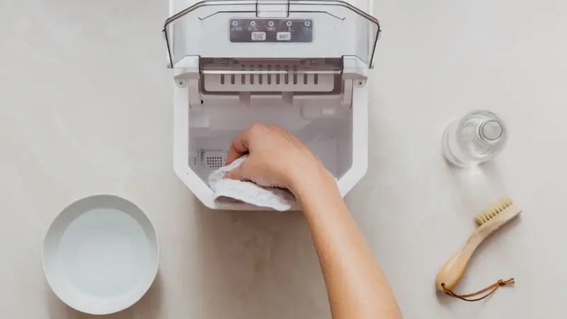 How to clean inside the ice maker
