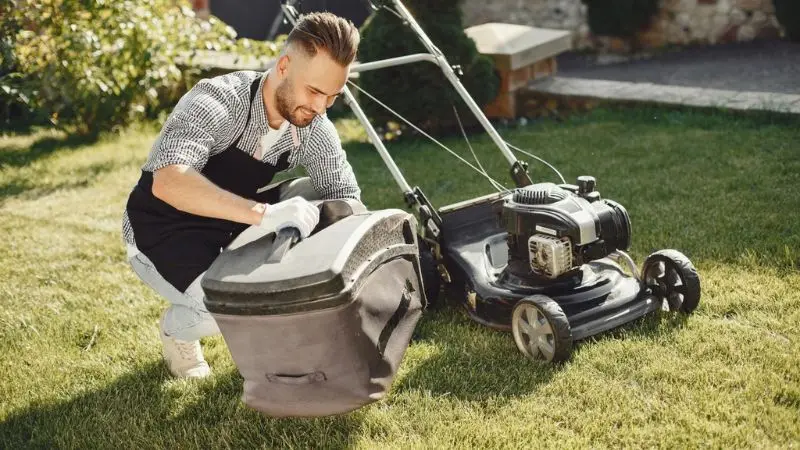  pros and cons of using bagging lawn mowers