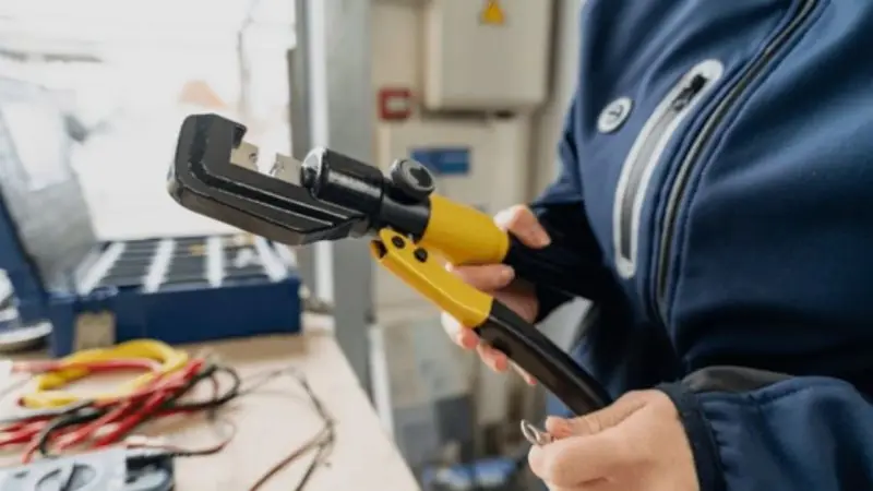 main characteristics that should be considered when purchasing pipe crimping tools.
