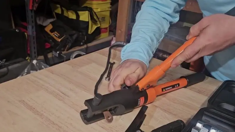 How to select the appropriate pipe crimping tools.