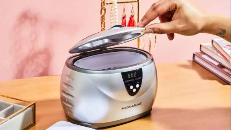 ultrasonic vs. liquid jewelry cleaner