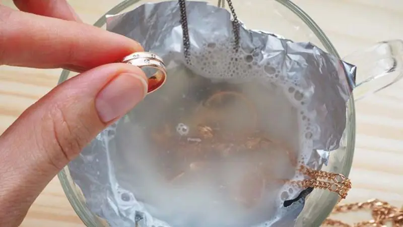 guide on making and using jewelry cleaner