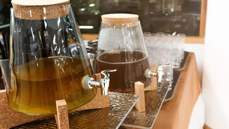  features to look for in an acrylic beverage dispenser
