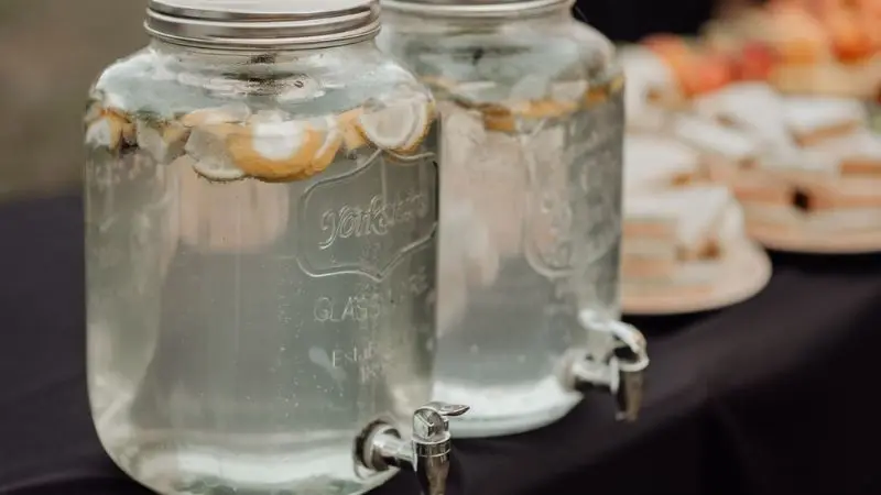 features to look for in an acrylic beverage dispenser