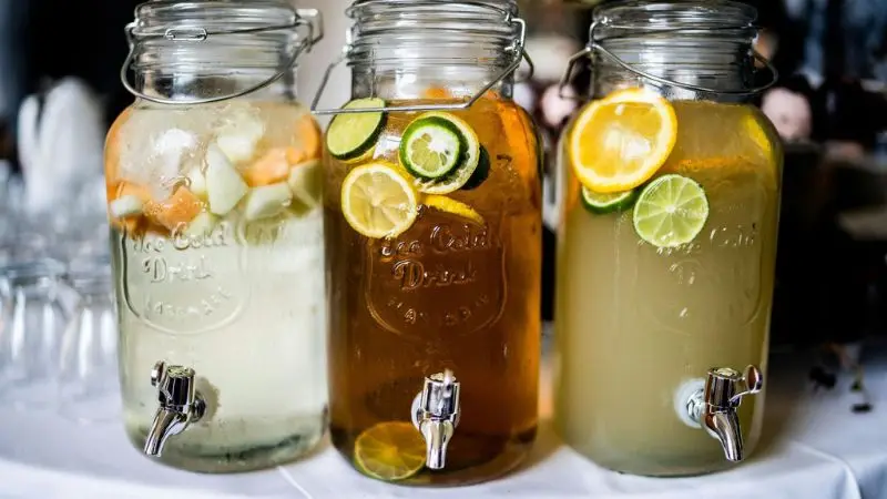 How to choose the right acrylic beverage dispenser
