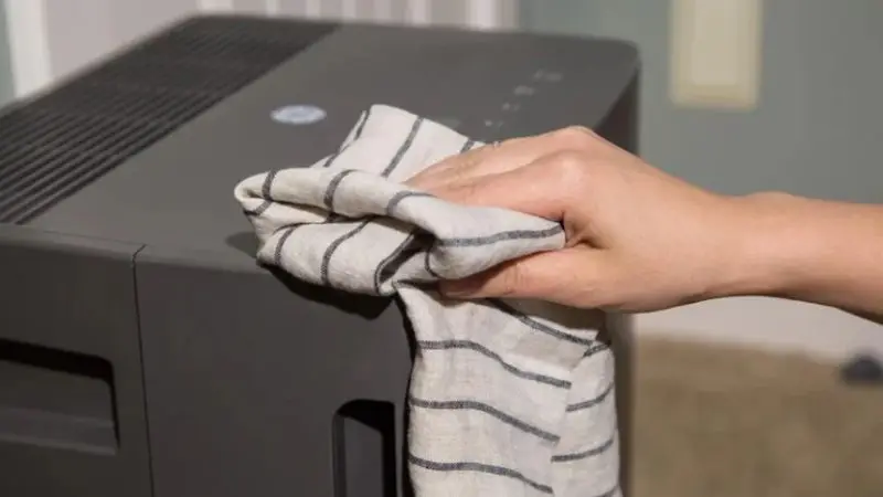 How to clean the exterior part of the dehumidifier