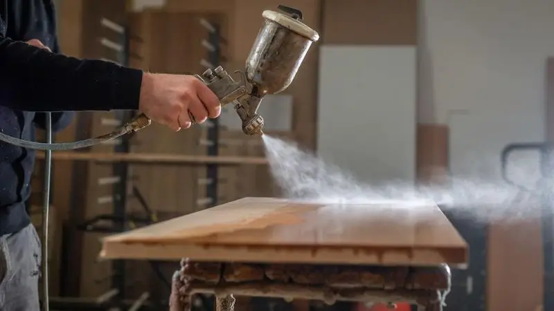 Vernice spray per mobili