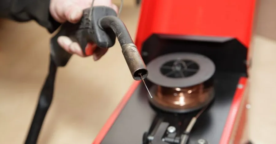 How does a Mig welder work