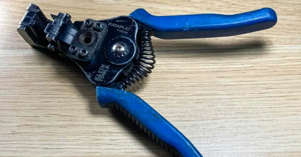wire stripping and crimping tool