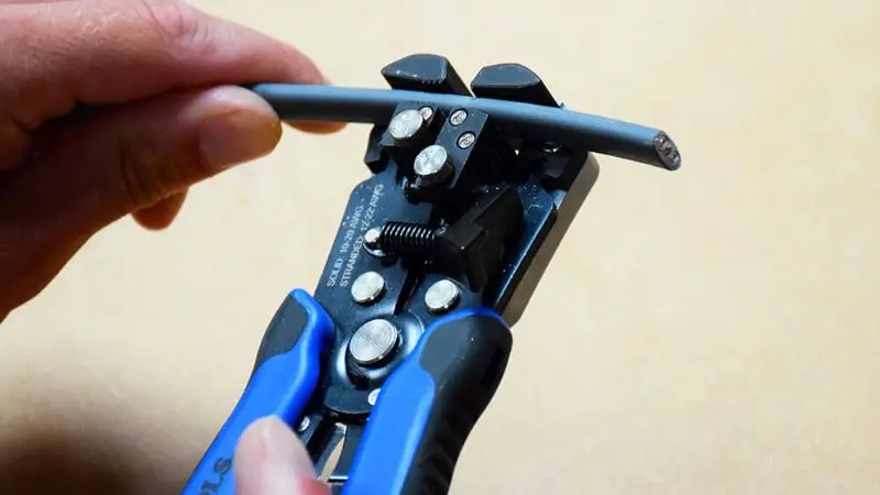 Self-Adjusting Wire Stripper