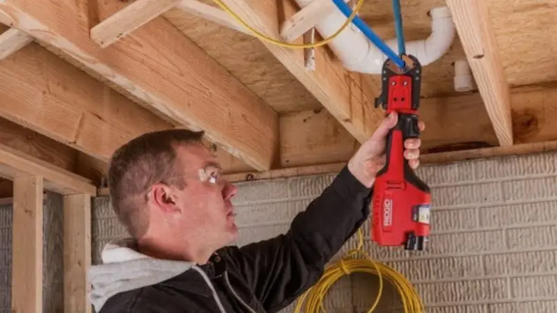 safety tips while using a copper pipe crimping tool