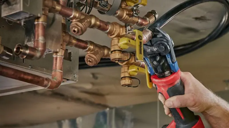 Reinigung und Vorbereitung von Kupferrohren und -fittings