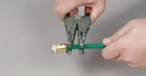 how to replace the end of a garden hose​