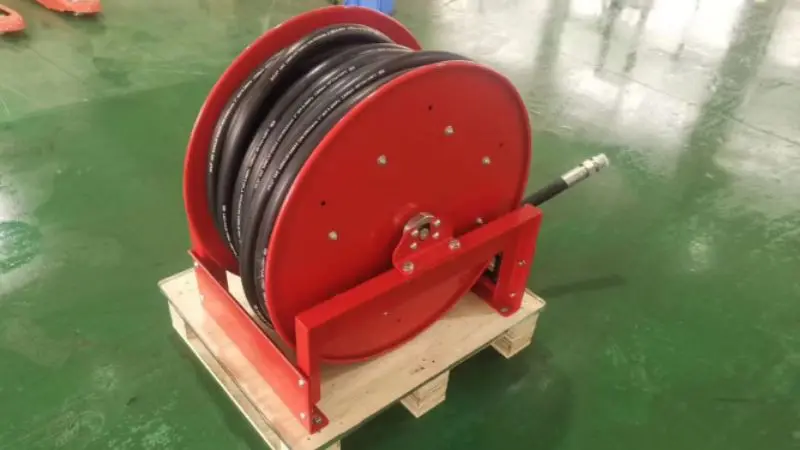 What is a hand crack hose reel