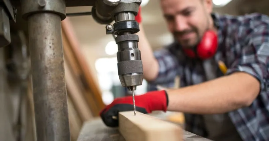 guide for drilling straight holes​