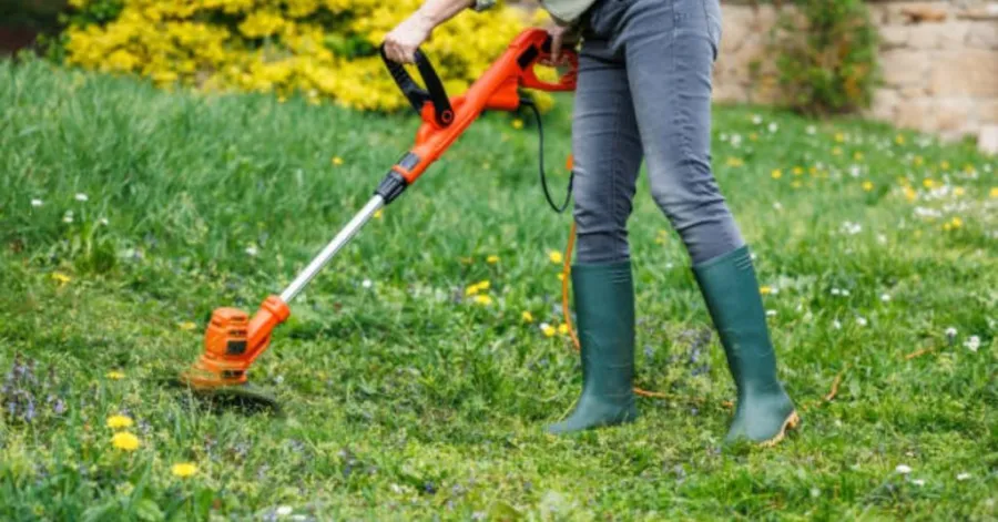 how to use a yard edger
