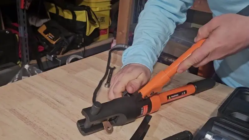 How to use a crimping tool step-by-step