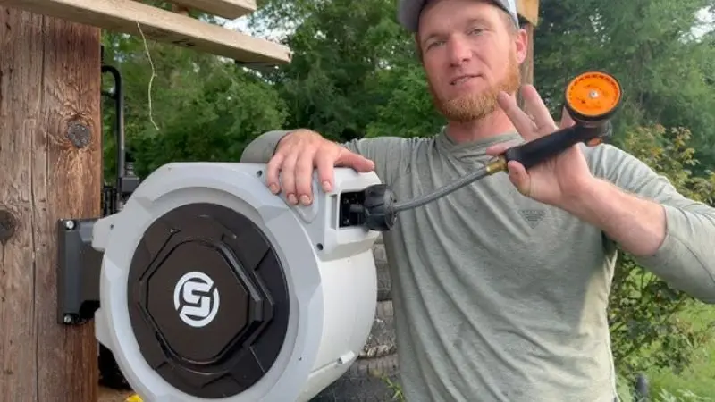 key features to look for in a 100 ft retractable hose reel