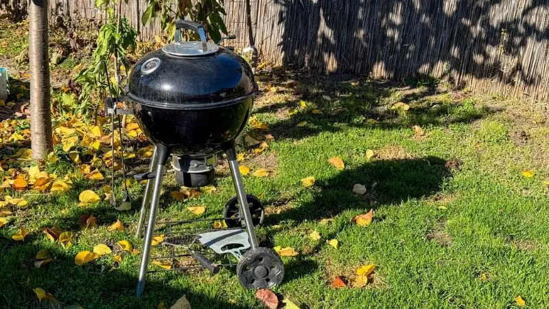 charcoal smoker for rich flavor