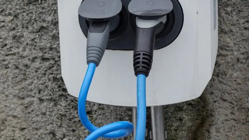  important safety tips for your outdoor charging station box
