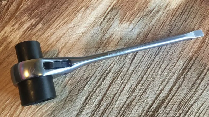 Scrench Chainsaw Wrench