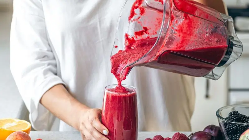 Wie man einen Smoothie zubereitet