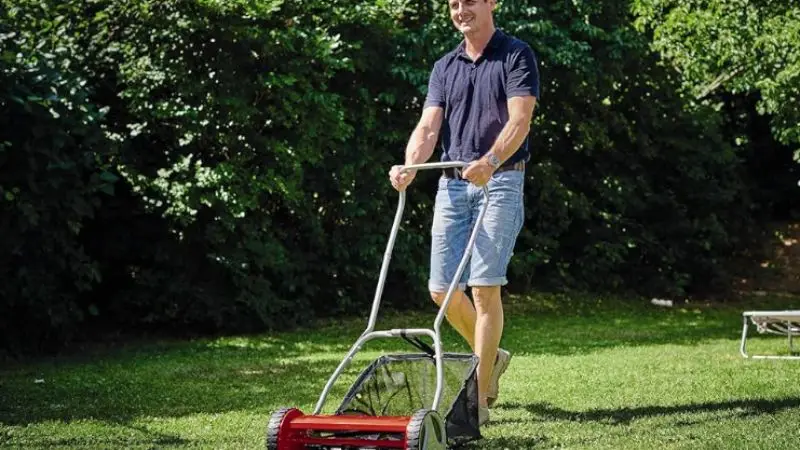 How to use a push lawn sweeper