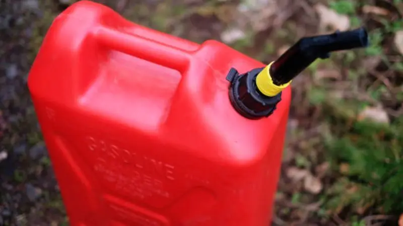 Tanica di benzina rossa