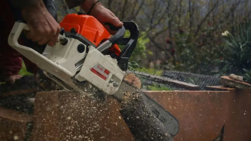 Major disadvantages of lightweight gas-powered chainsaws