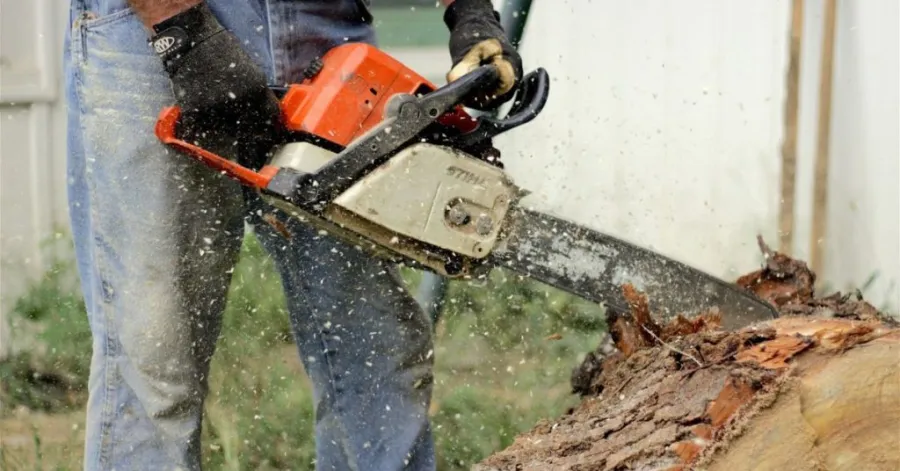 how to tighten a chainsaw blade
