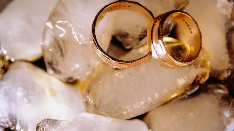 best methods for safely cleaning gold jewelry at home